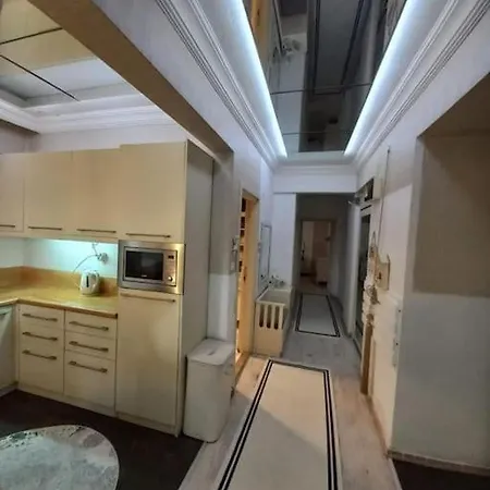 Isiklar Caddesinde 2+1 * 안탈리아