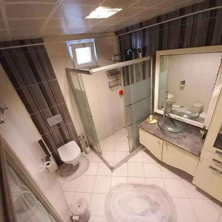 Isiklar Caddesinde 2+1