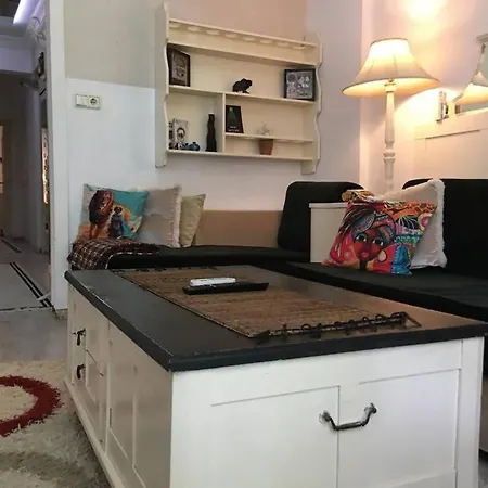 Isiklar Caddesinde 2+1